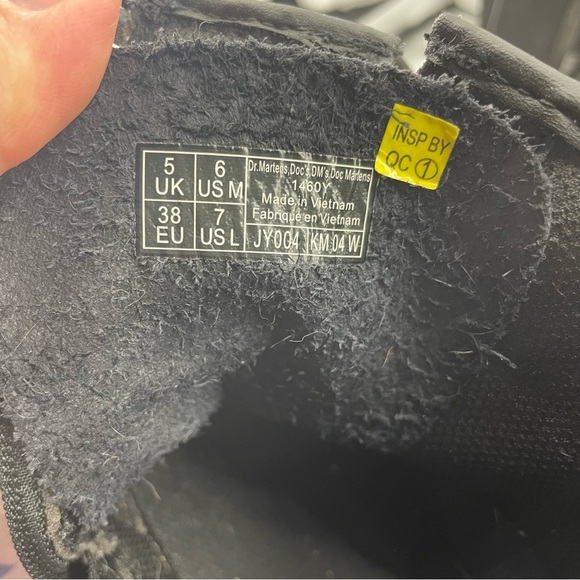 Dr. Martens 1460Y Leather Lace Up Boot womens Size 7 - Picture 9 of 9